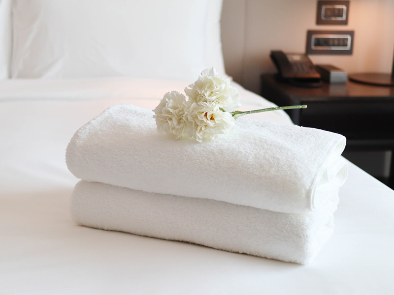 Hygienic White Cotton Towels